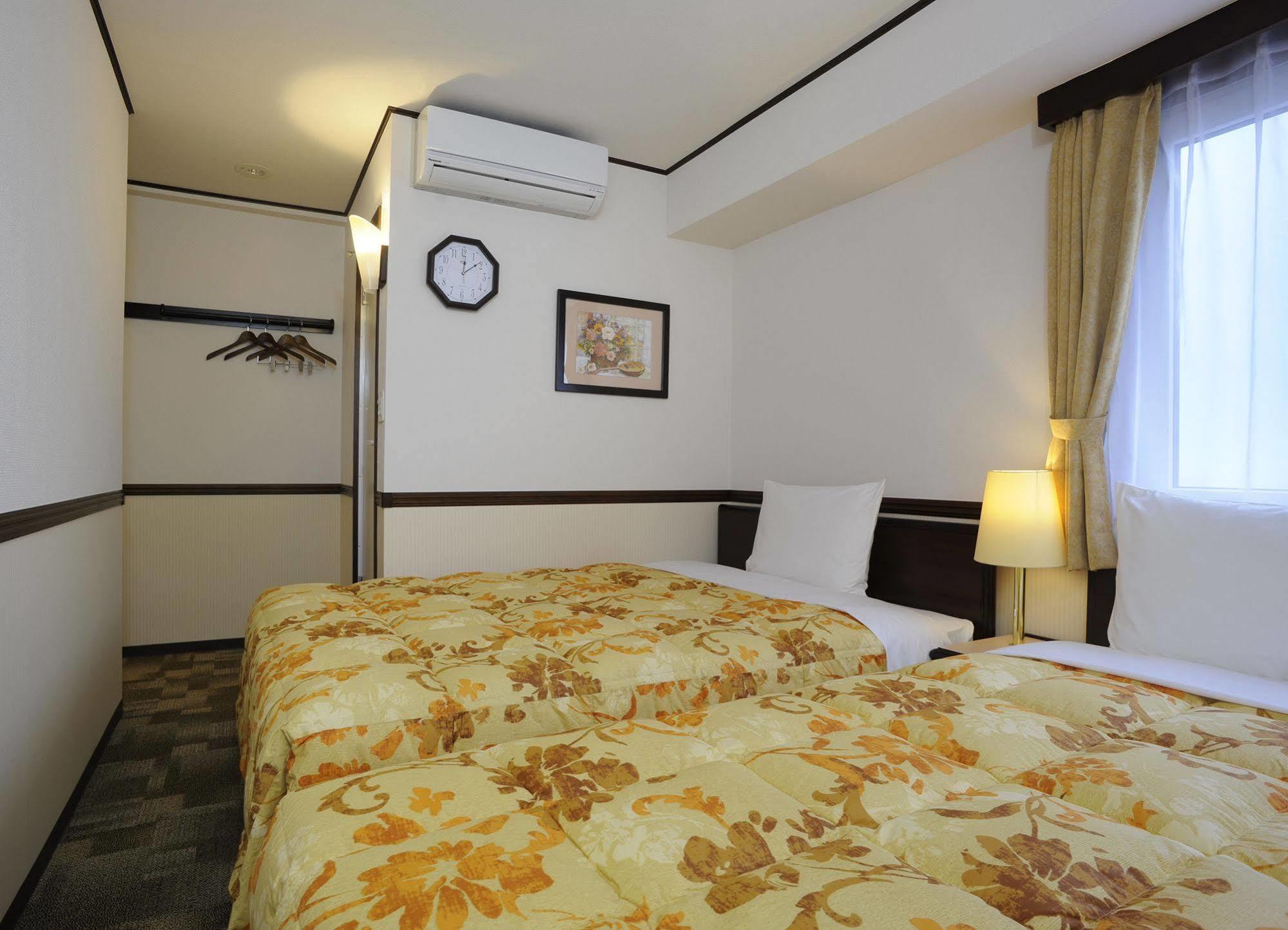 Toyoko Inn Sakudaira-Eki Asama-Guchi מראה חיצוני תמונה