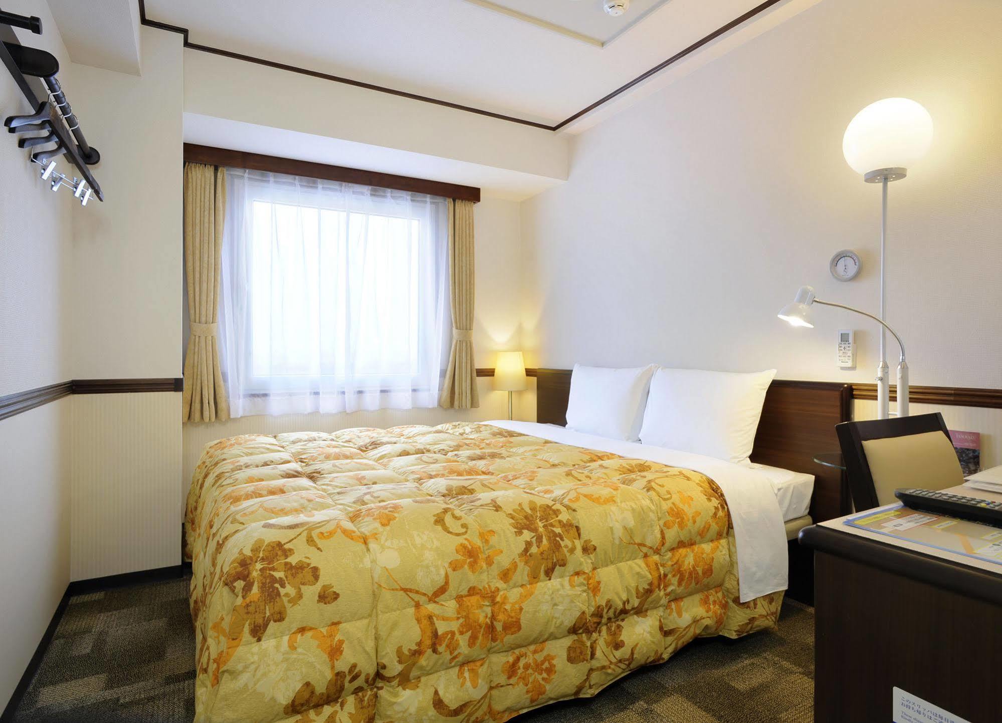 Toyoko Inn Sakudaira-Eki Asama-Guchi מראה חיצוני תמונה